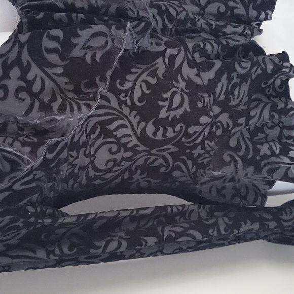 Vintage Y2K Linda Leal Black Velvet Ruffle Neck and Sleeve Top - Picture 4 of 10